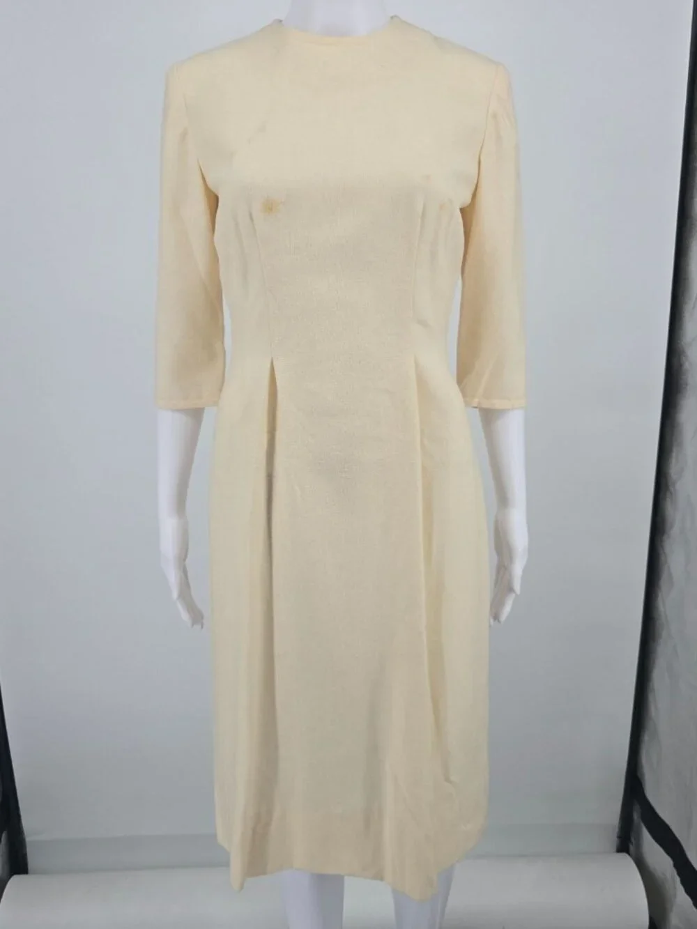 Vintage 1960s Cream Wool Jackie-Style 3/4 Sleeve Sheath Dress (S) *Fair
